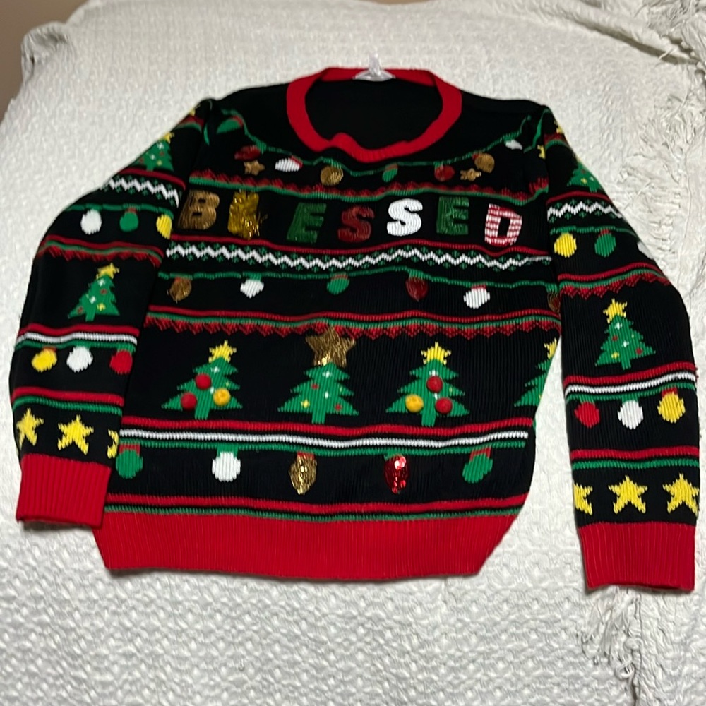 No boundaries brand, ugly xmas sweater, main colors:green,red,white,yellow.
